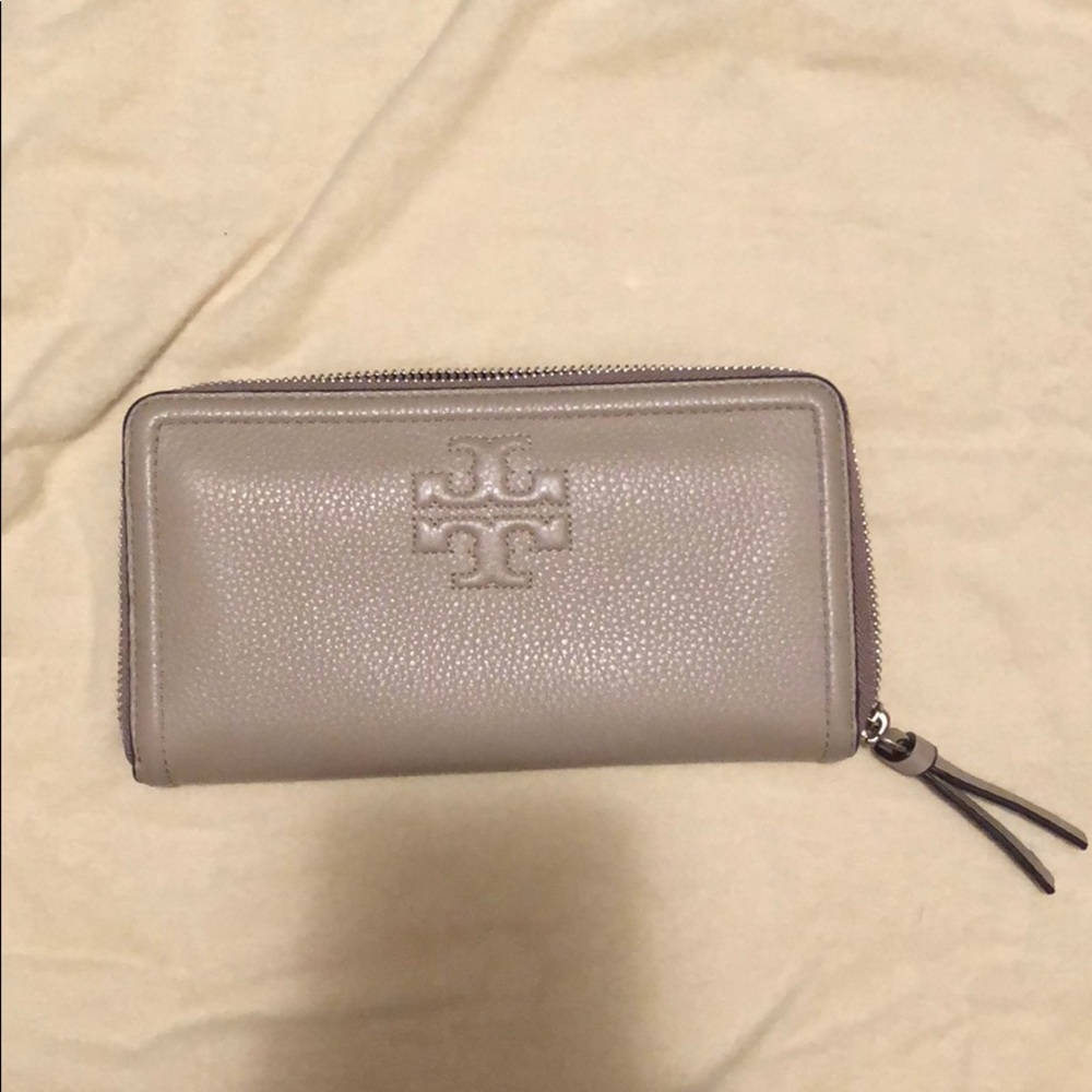 Tory Burch- Thea Multi-Gusset Zip Wallet